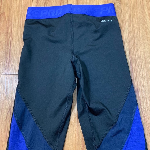 Nike Pro Black & Blue Hypercool Flash Capri Leggings - Picture 6 of 13